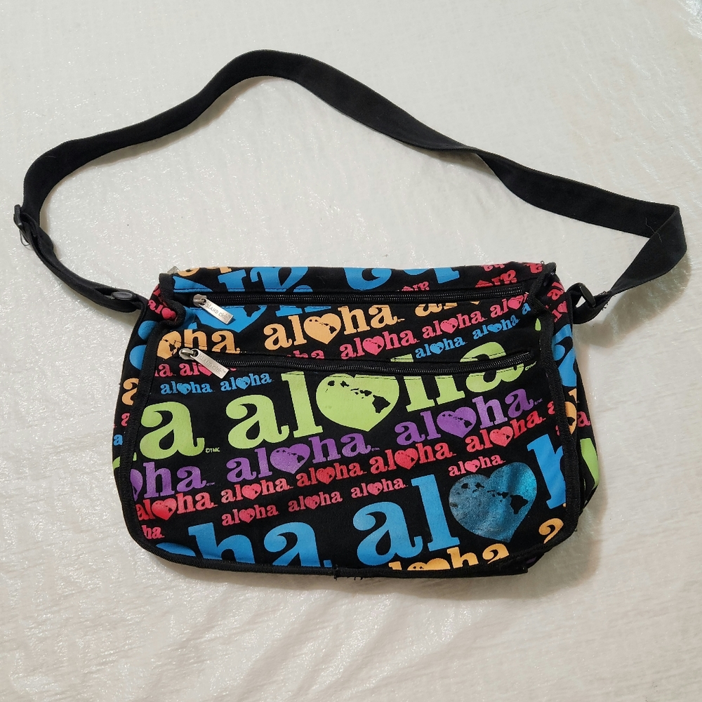 Island Chic Aloha travel/gym crossbody bag. 2 large pockets inside. 4 small zip
